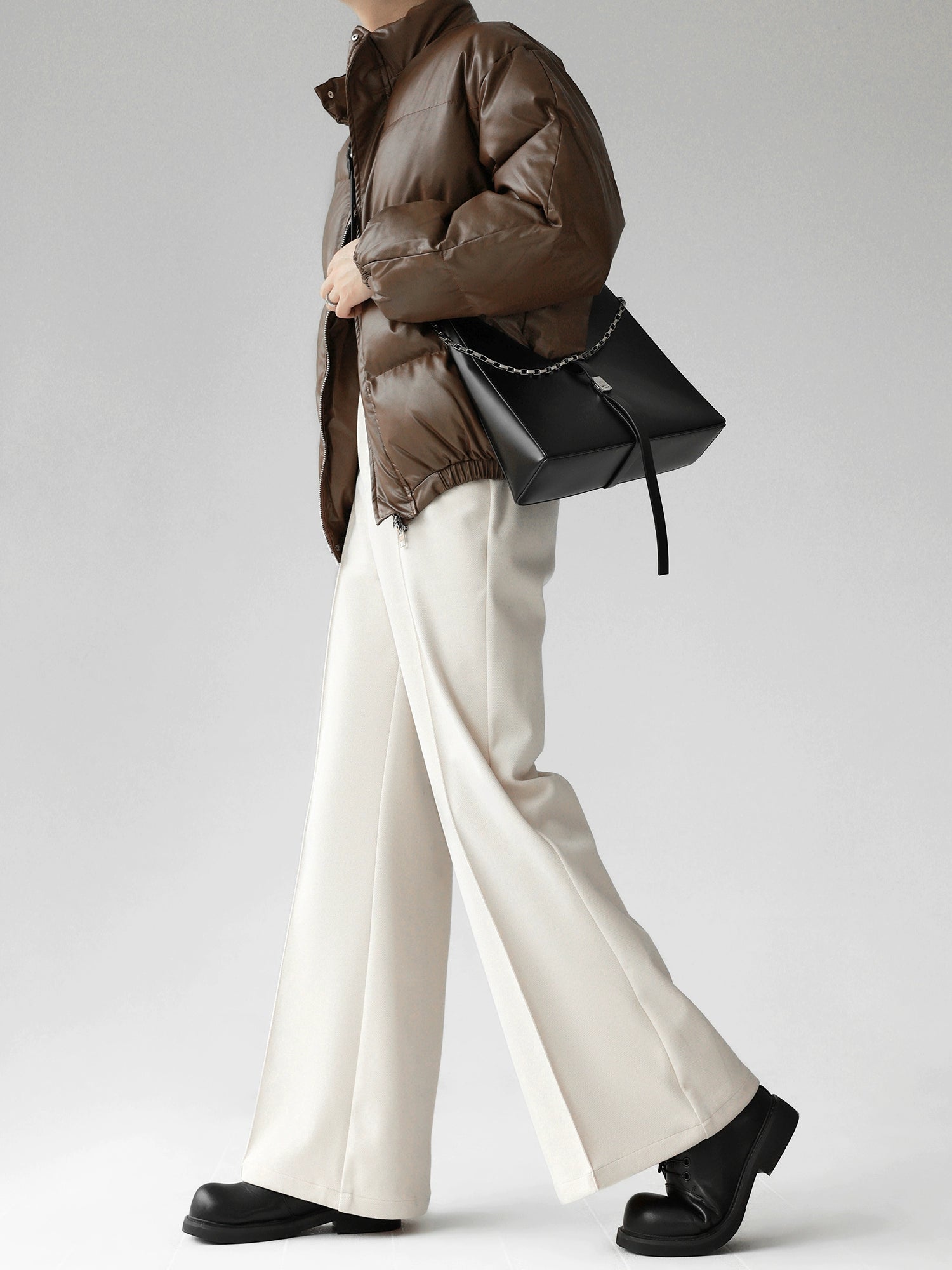 センタープレスワイドセミフレアスラックス