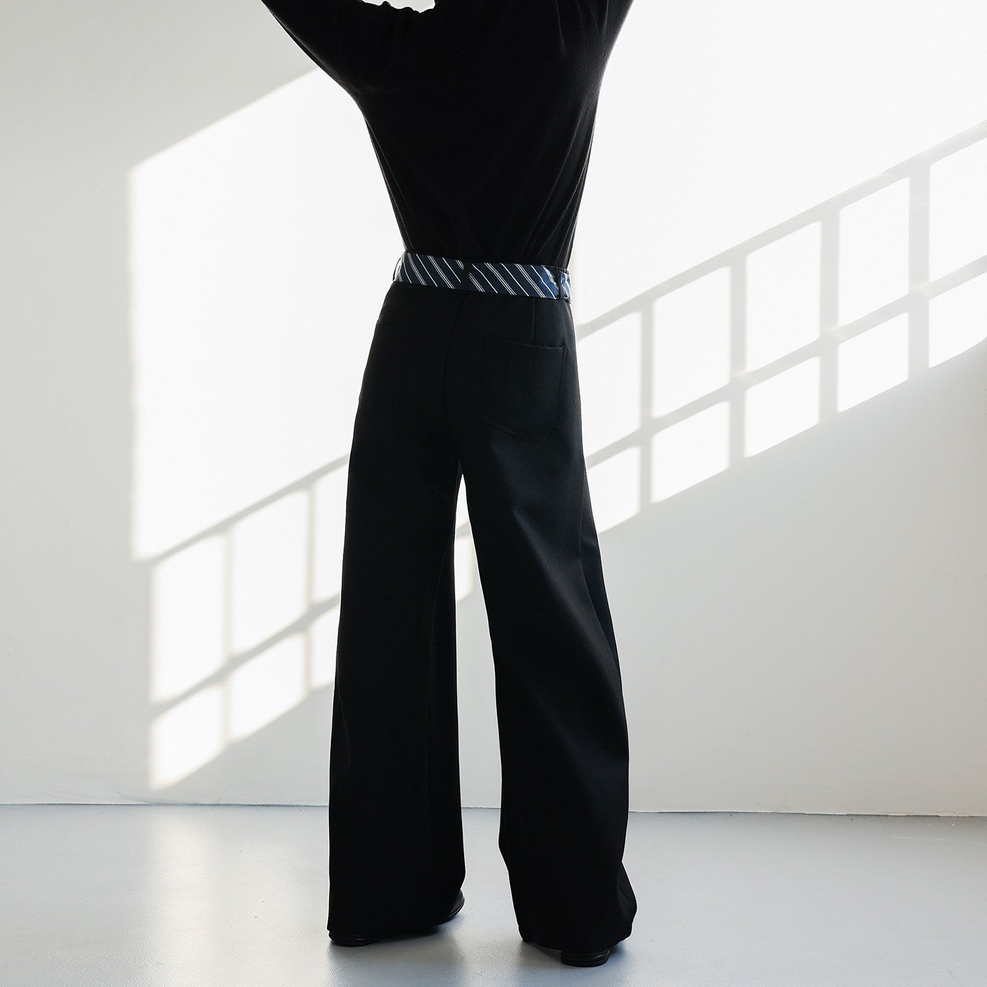 ネクタイディテールモードスラックス