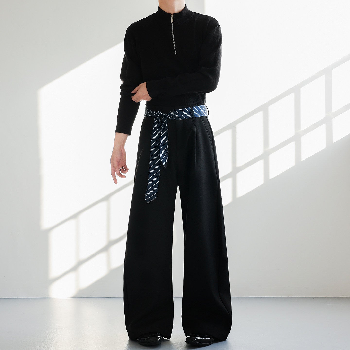 ネクタイディテールモードスラックス